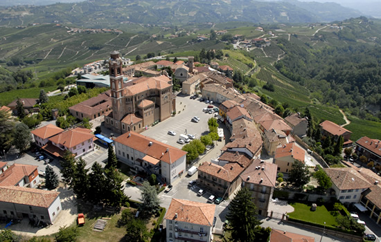 Una fotografia del comune di Castiglione Tinella